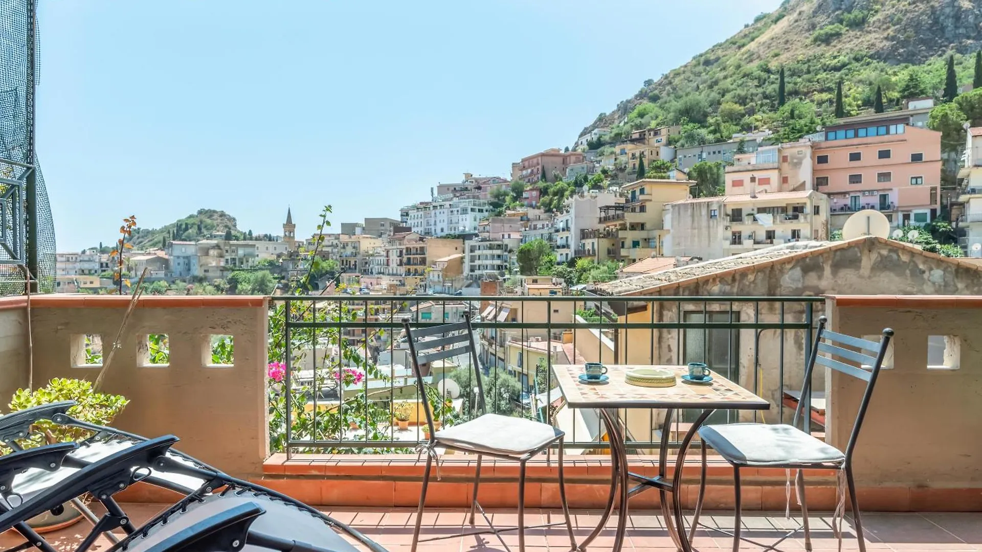 Romantic Retreat In Taormina